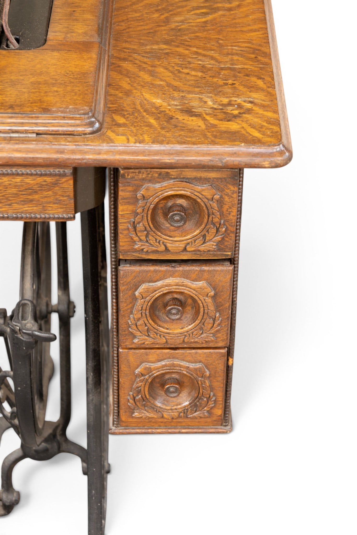Singer Treadle Sewing Machine in Cabinet - 7