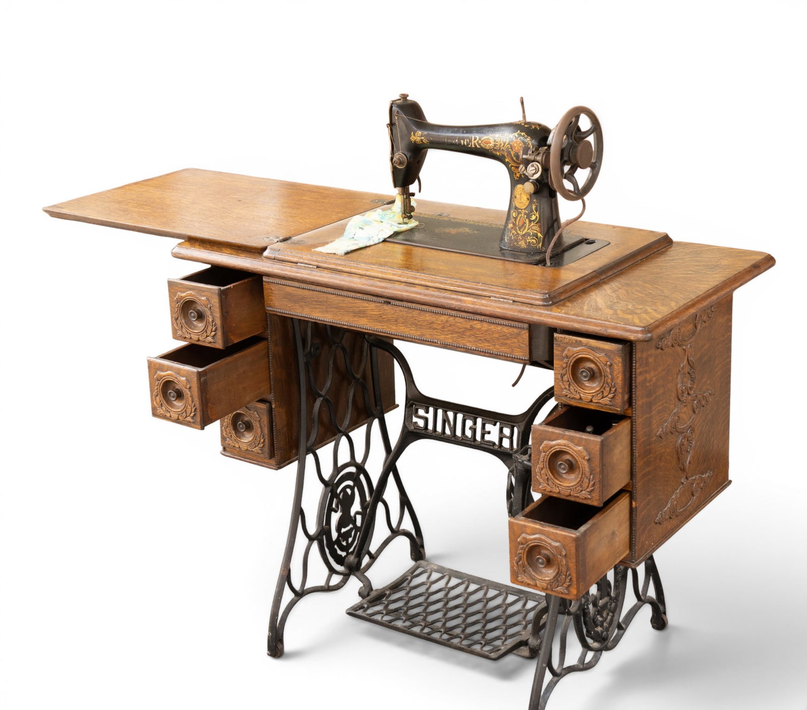 Singer Treadle Sewing Machine in Cabinet - 9
