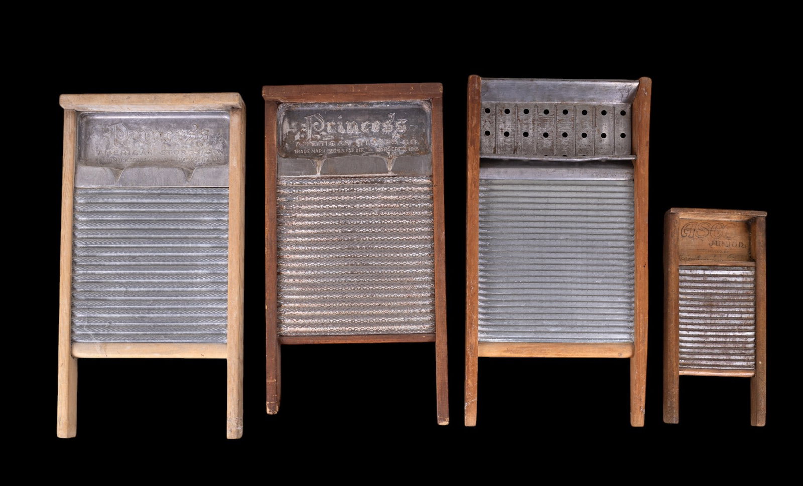 4 Vintage Advertising Washboards (1 of 7)