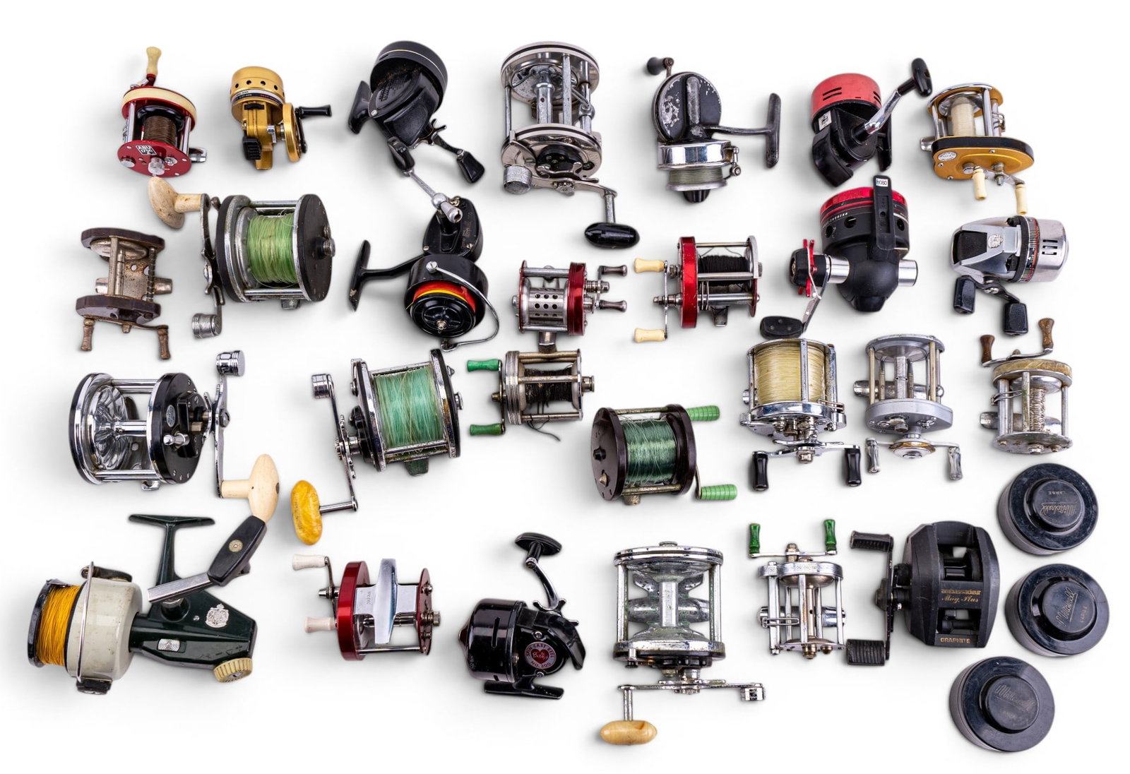 Vintage Fishing Reels Group w/ Abu Gracia: Group of approx. 30 vintage fishing reels including models such as Abu Garcia Abumatic 475, Daiwa 2100, Roddymatic 601-B, Bache Brown Mastereel Model 3, Ocean City True Temper 112D, Abu Garcia