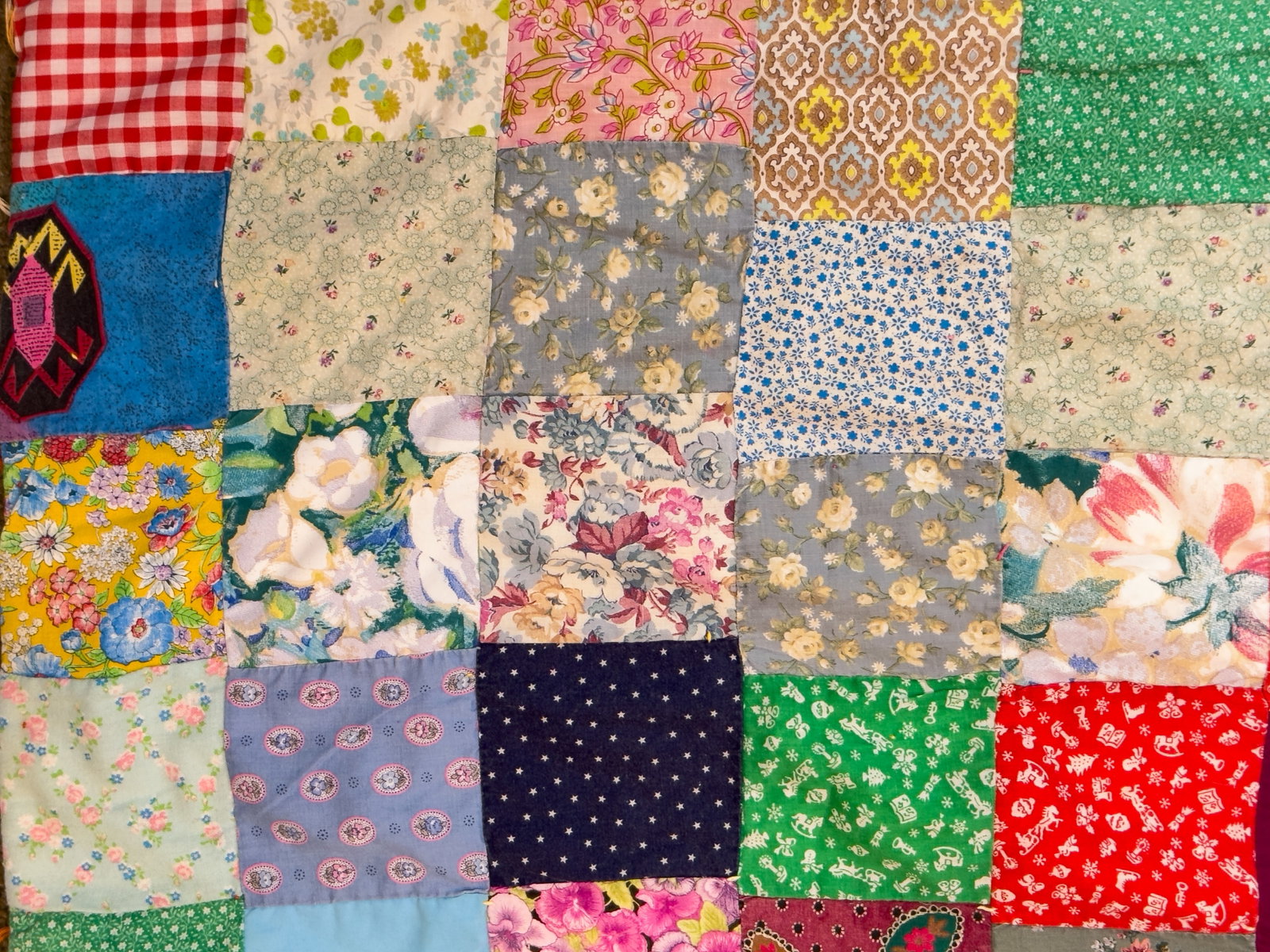 Hand Made Vintage Child Size Patchwork Quilt - 3