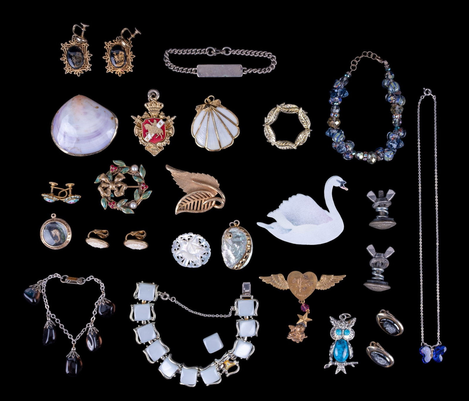 Coro Bracelet and Jewelry (1 of 16)