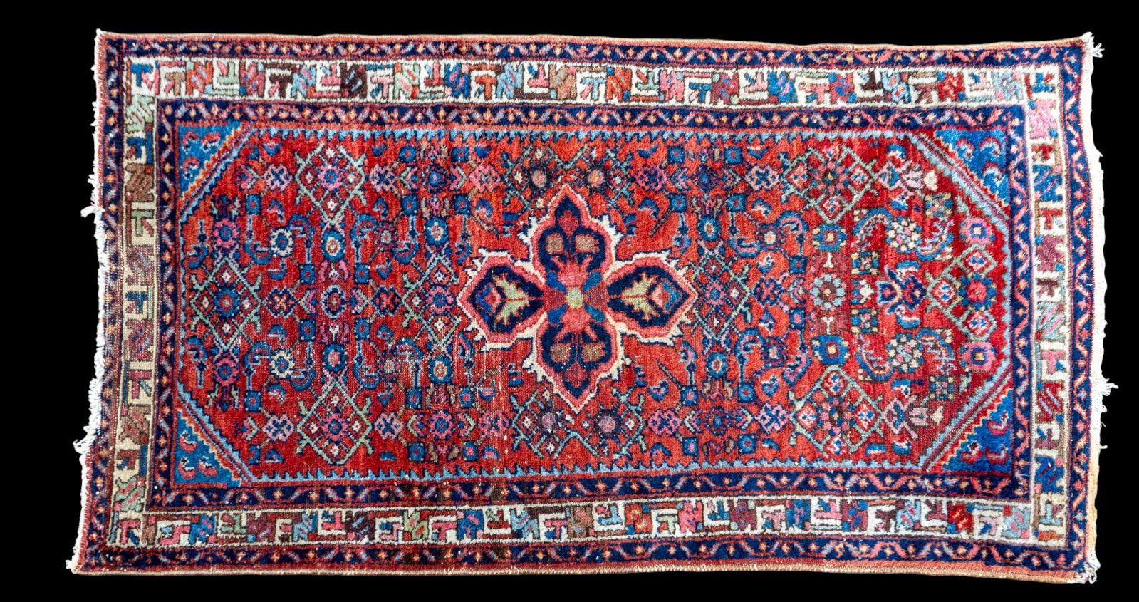 Persian Heriz Area Rug / Mat ~2.5' x 4.5': Persian Heriz Area Rug with central floral medallion and tan and blue geometric border. Measures approx. 2'5" x 4'5".