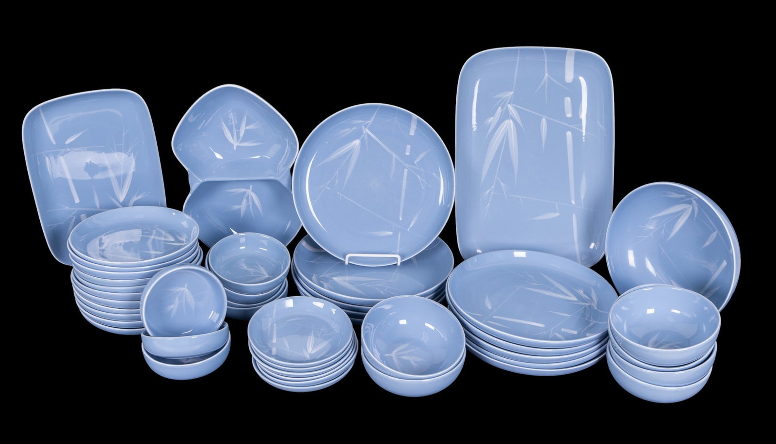 Winfield Blue Pacific MC Porcelain Dinner Service (1 of 13)