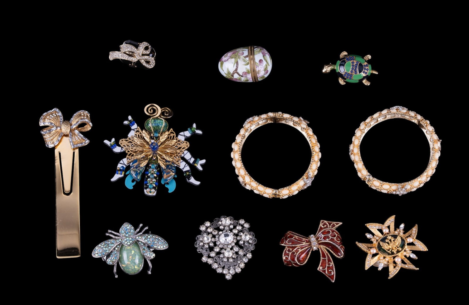 Vintage Brooches and Jewelry: 2 star fish themed bangles, ribbon bookmark, animal themed and other brooches / pins.