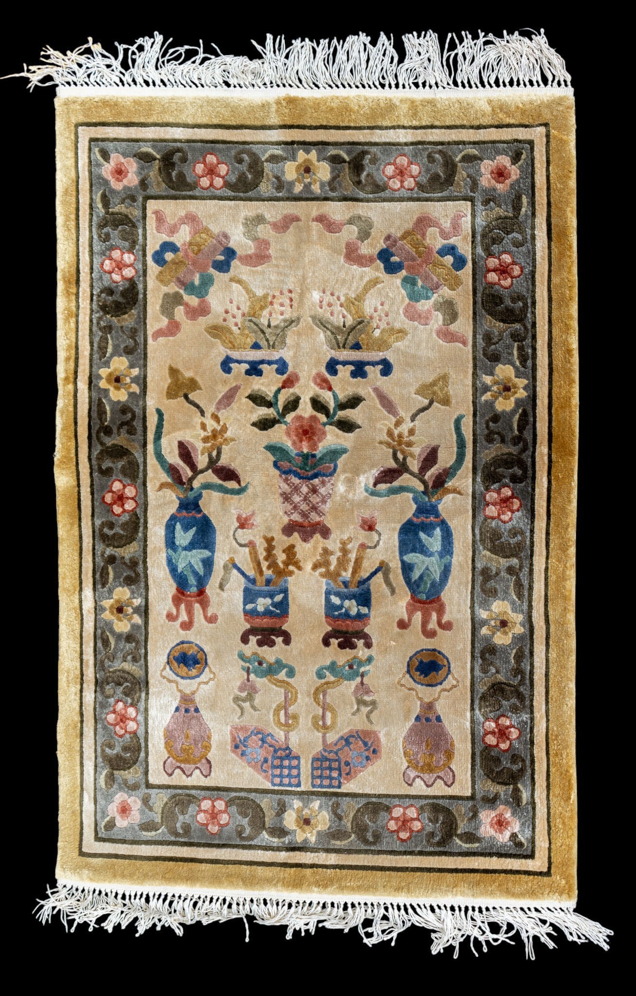 Vintage Chinese Art Deco Mat: Vintage Chinese Art Deco Mat measuring approx 2 x 3 feet.