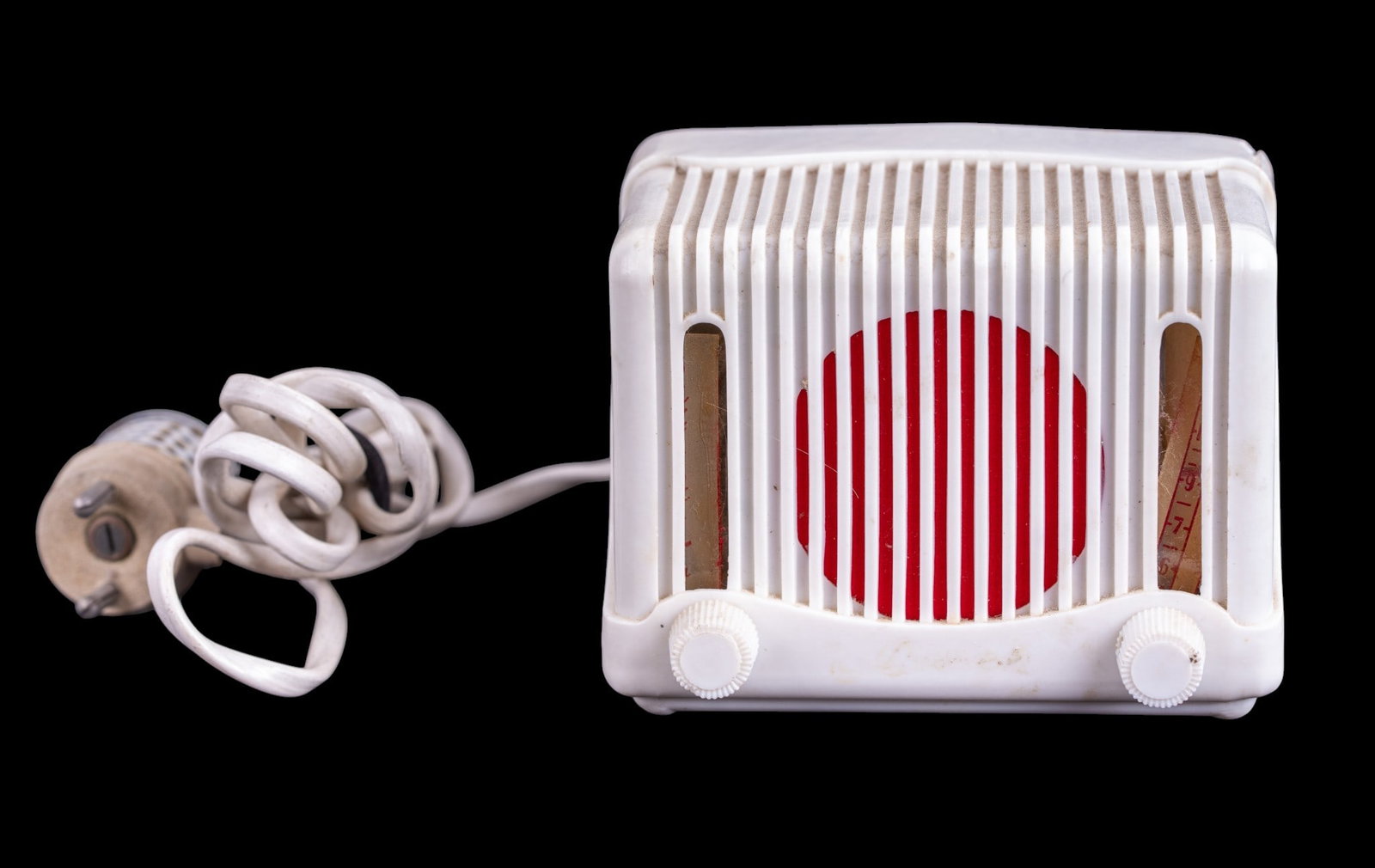 Spanish Cradial Pulgarcito Super II Radio: Spanish Cradial Pulgarcito Super II radio. Ca 1957. Some damage as seen in photography. Will not play in United States. Measures approx. 4.25" W x 3.25" H x 2.75" D.