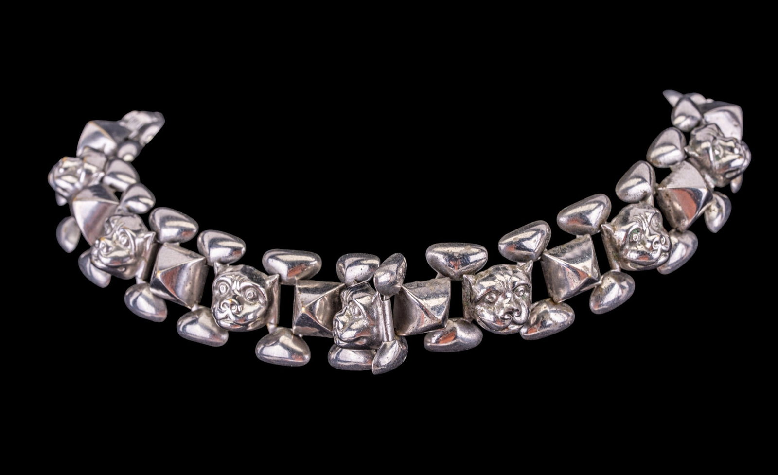 Unusual Bulldog Figural Link Silver Necklace: Unusual Bulldog Collar Link Silver Necklace approx 17" L with 11 bulldog faces in the links. Feels like silver but unmarked, untested.