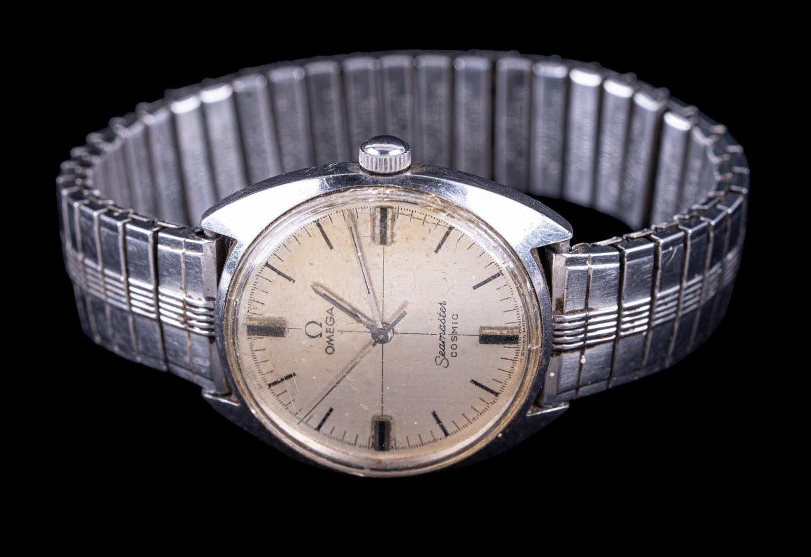 Omega Seamaster Cosmic Wrist Watch: An Omega Seamaster Cosmic wrist watch on a stainless steel Spiedel stretch band. Note marking on the underside is faint, see photos.