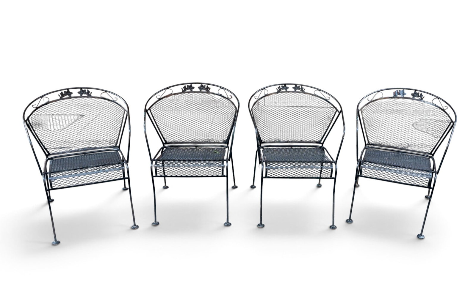 Set of 4 Vintage Iron Patio Chairs: Set of 4 vintage iron and metal mesh patio chairs, attributed to Woodward Furniture Co. Each chair measures approx. 30" H x 17" SH x 24" W x 23" D.