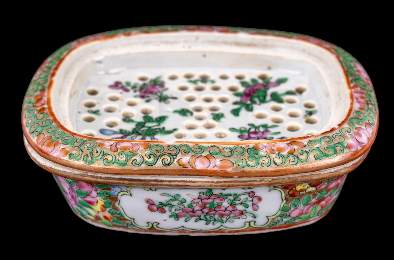 Chinese Famille Rose Covered Soap Dish (1 of 8)