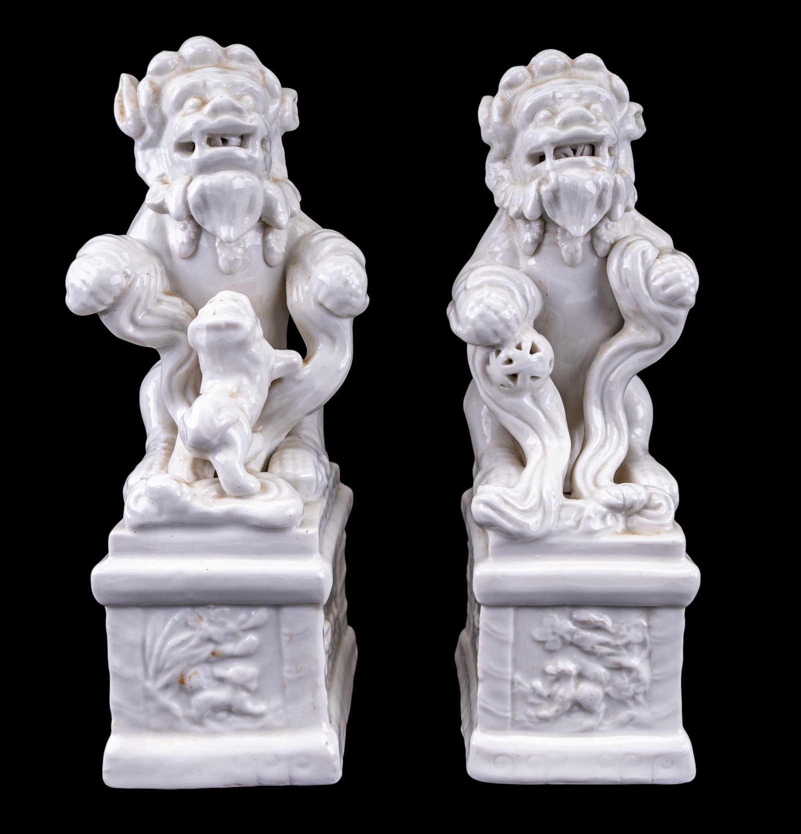 Chinese Blanc de Chine Porcelain Foo Dogs Pair (1 of 7)