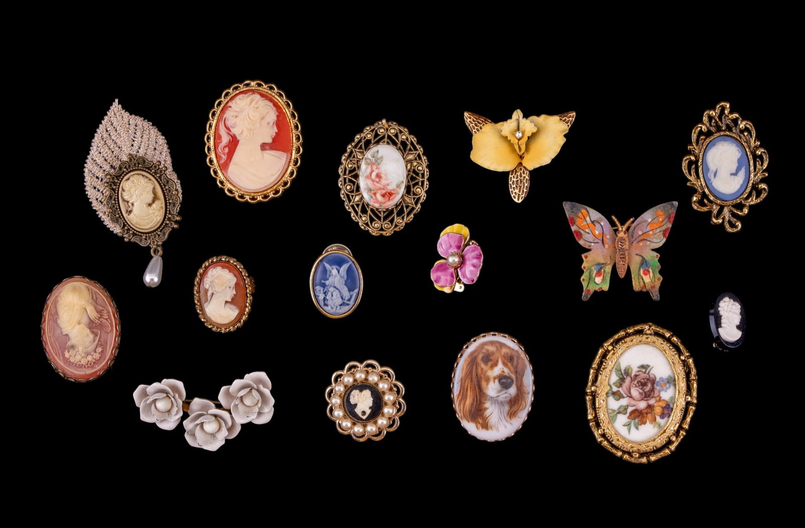 9 Pc Vintage Cameo Brooch Lot: Nine vintage cameo and cameo-style brooches, including a Germany gold-tone cameo pendant/brooch.