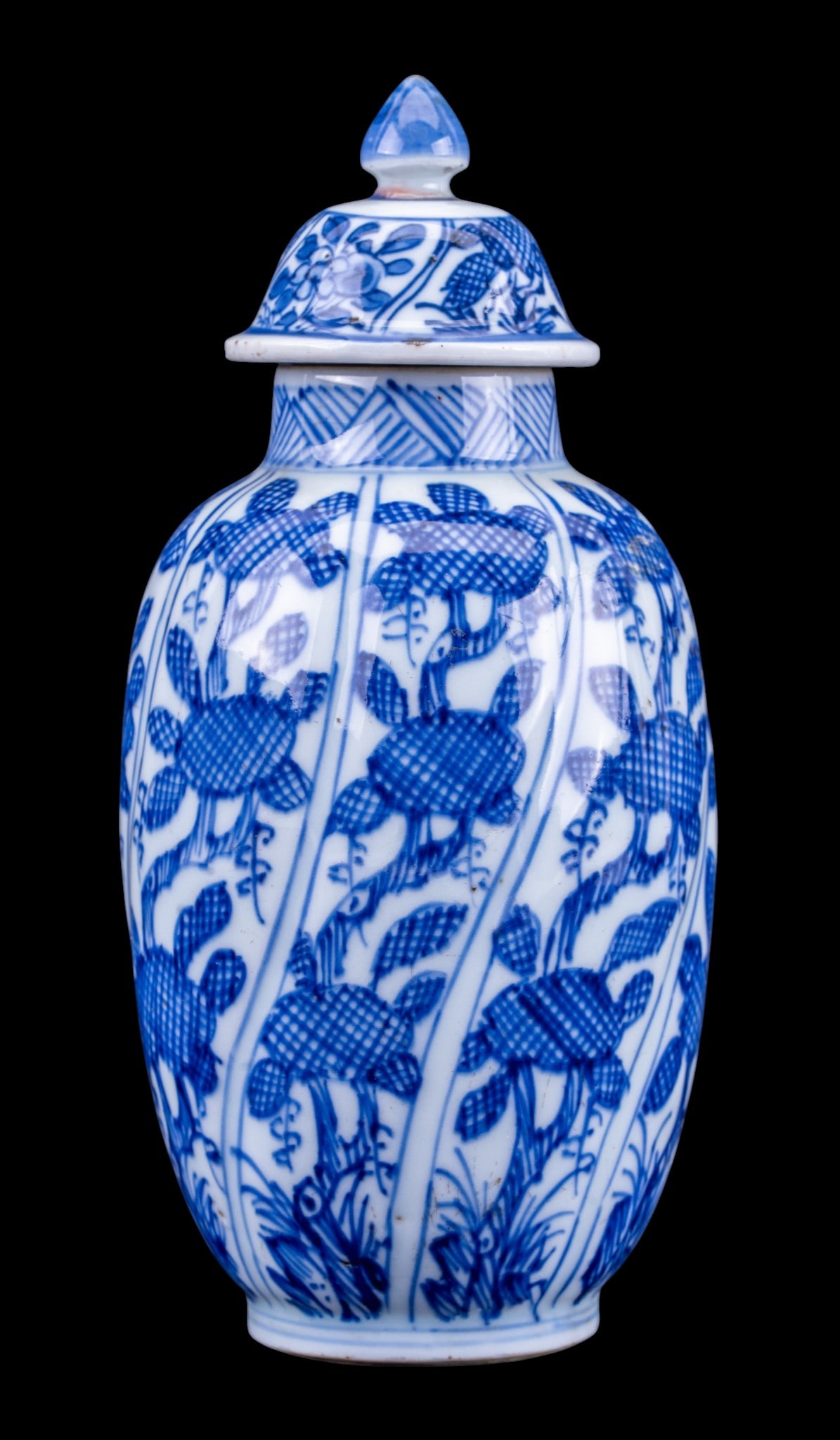 Chinese Porcelain Small Lidded Vase (1 of 9)