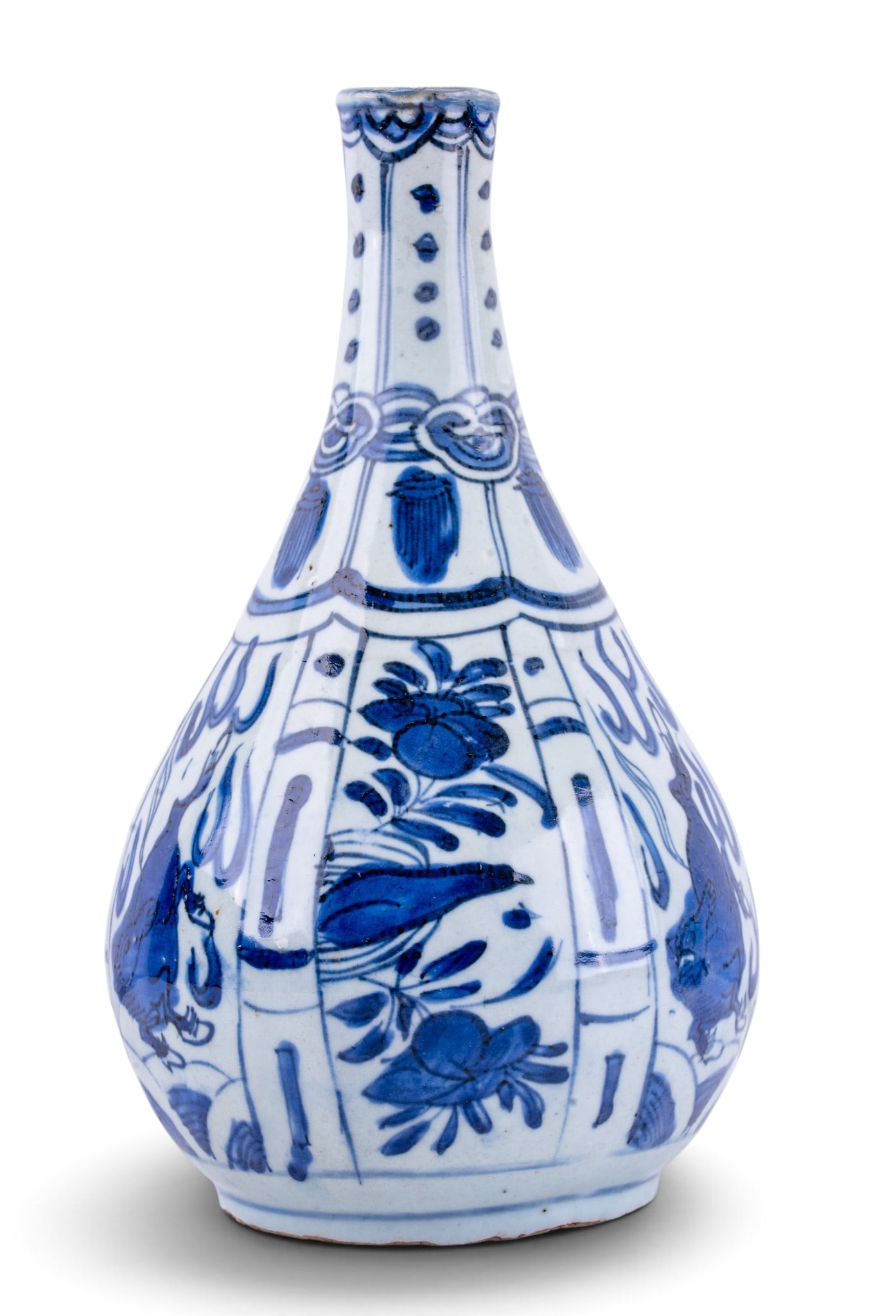 Chinese Blue & White Kraak Porcelain Bottle Vase: Antique Chinese blue and white "Kraak" porcelain bottle vase. Circa Ming Dynasty, Wanli Period (1573-1619). Heavily potted pear-shaped ("yuhuchunping") body rises from short, straight foot to tall, sl