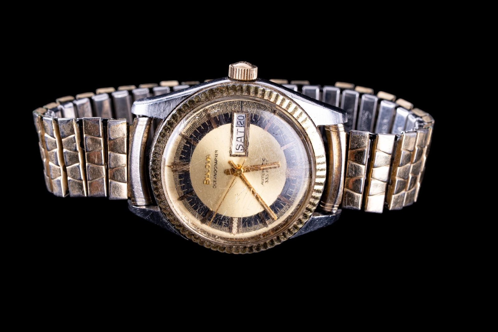 Bulova Oceanographer Watch: Vintage Bulova Oceanographer wristwatch, automatic with day/date up to 333ft in working order.