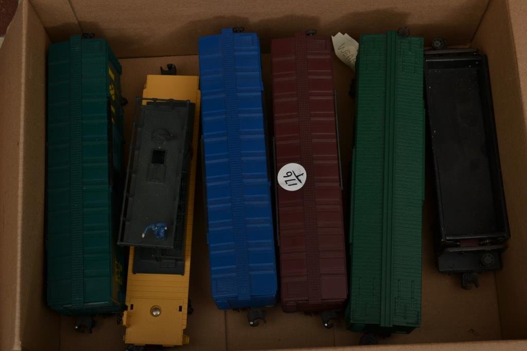 O Scale Miscellaneous Lionel O Gauge train car lot: Miscellaneous Lionel O Gauge train car lot No Boxes