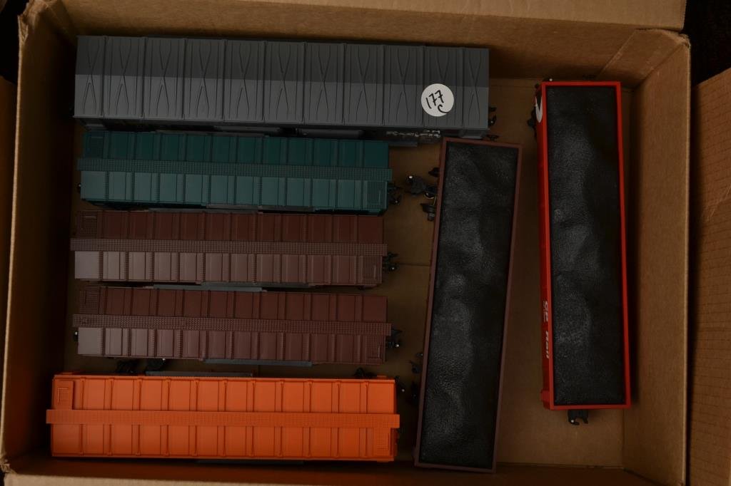 O Scale Miscellaneous Lionel O Gauge train car lot: Miscellaneous Lionel O Gauge train car lot No Boxes