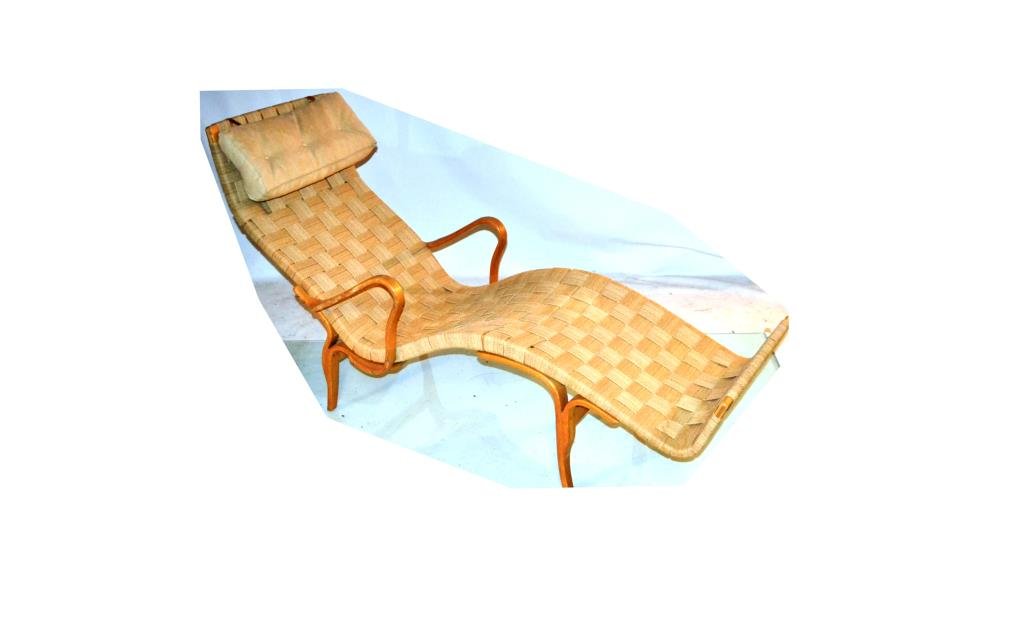Bruno Mathsson Danish Modern Chair: Danish modern recliner lounge chair, marked "Bruno Mathsson Design, Made in Sweden" measures appx 60"l