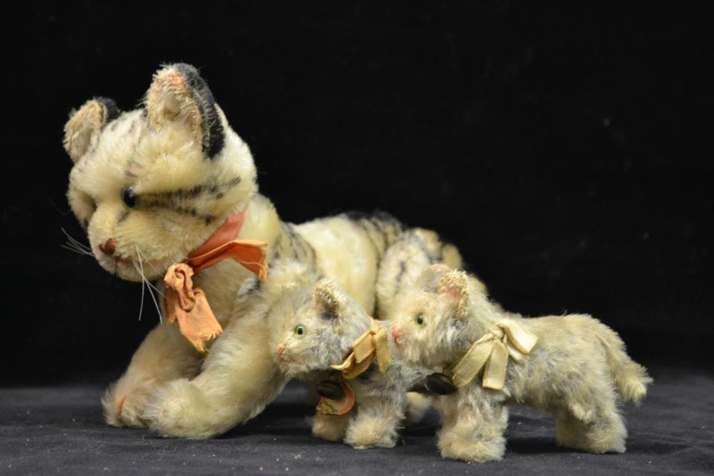 Steiff Cat and Kittens: Cat and two Kittens attributed to Steiff (one kitten bears the Steiff tag, others do not) all three retain ribbons, whiskers, no visible damage