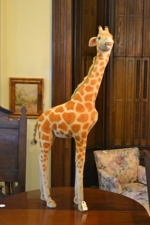 Steiff Giraffe: Steiff Giraffe, formerly Store Display, standing appx 5" h at head, in good condition with tag and button
