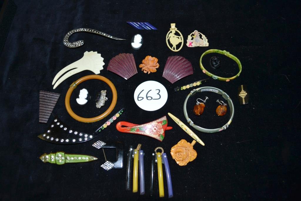 Bakelite Jewelry.: Tray of bakelite and other early plastics including bangles, pins and more.
