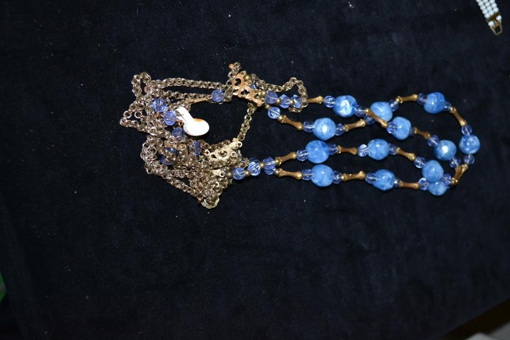 Beaded Necklace Lot: 20 costume beaded necklaces including faux pearls and two bracelets