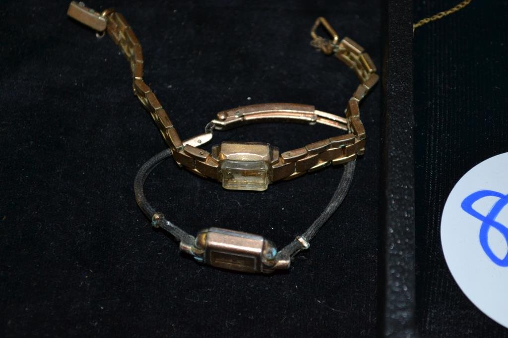 Watch Lot: Watch lot includes over 40 wrist watches, includes BB King, Rugrats, Timex, two watches with 10K gold fill (one is a Guren, other is a Bulova)