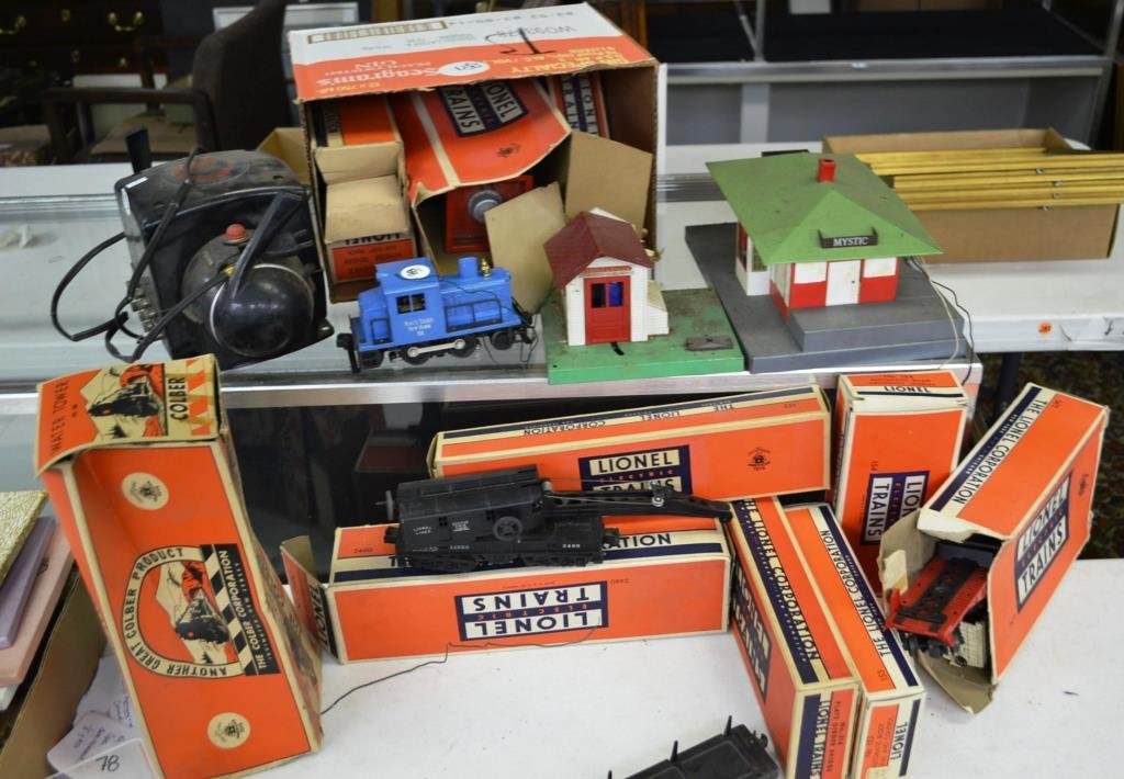 Early Lionel Trains and Accessories: Early Lionel trains including; #314 Plate Girder Bridge in original box, #152 Automatic Crossing Gate, Lionel New York Navy, #2460 Operating Work Crane, #153 Automatic Block Signal and Control, #3472 