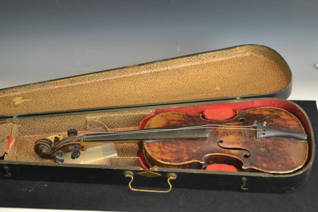 19thC Violin in original wood case: 19thC Violin with in original wooden case