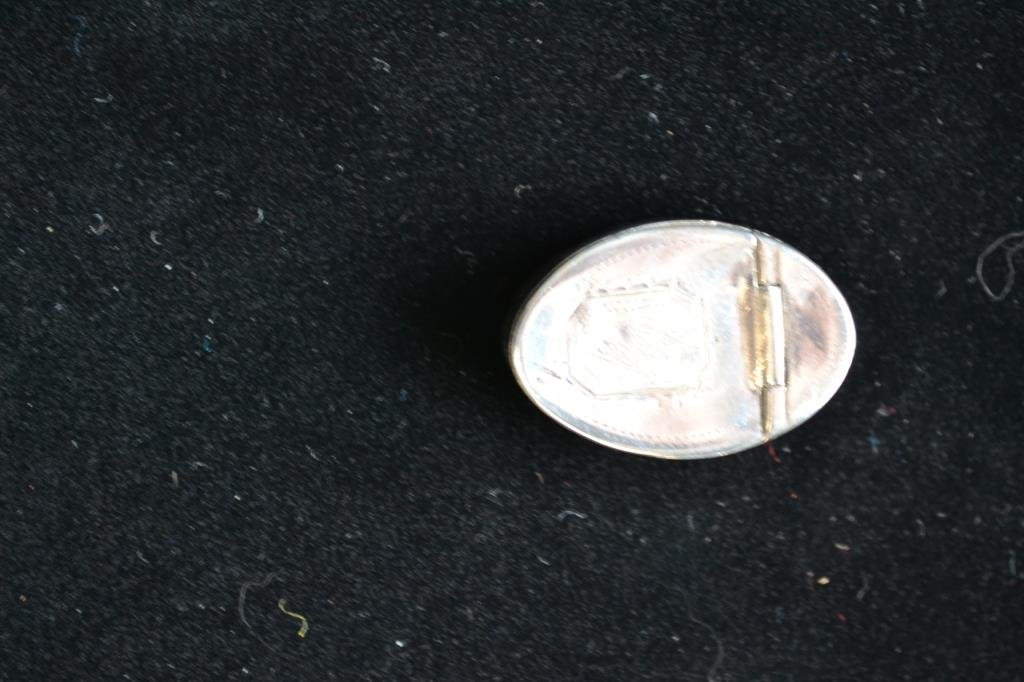 18thC Sterling Silver Vinaigrette: 18thC hinged Sterling Stilver Vinaigrette by Samuel Pemberton (1792-1793) has a bright cut decoration on top, oval shape, hinged top, 1.25"L