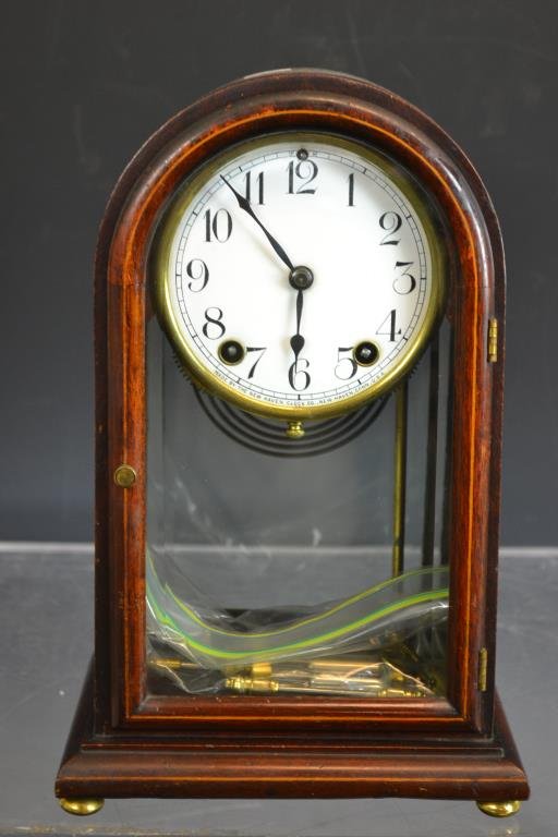 New Haven Mantle Clock with Dome: New Haven mantle clock with dome, appx 12"H