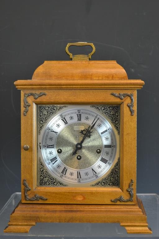 Midcentury Hamilton Mantle Clock Wheatland Model: Midcentury Hamilton Mantle clock, Wheatland model, in working condition with nice chime