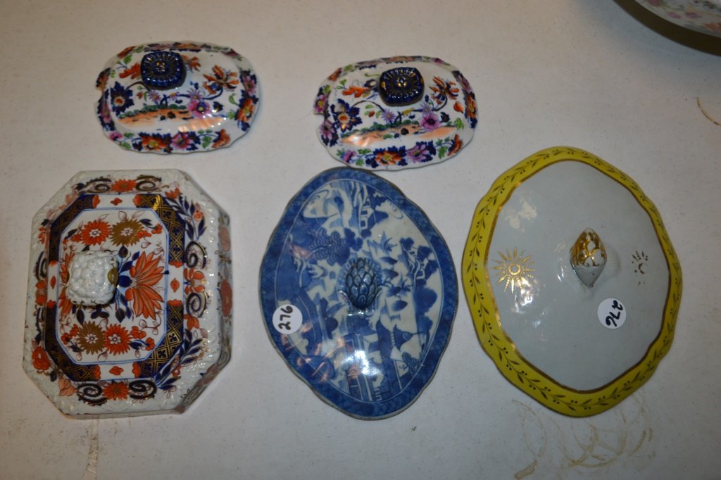 Collection of English & Chinese Export Lids: Collection of English & Chinese Export Lids Including a pair of 6"x 4 7/16' lids A blue and white measruing 8 15/16th x 6 15/16th Ironstone in reds,blues,and golds measuring 6 7/8" x 8 1/2"
