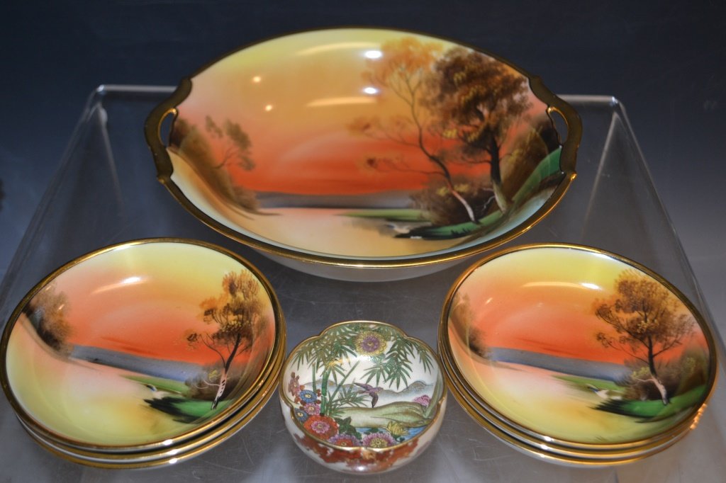 Large Noritake Bowl and Finger Bowls: Large Noritake bowl with six matching finger bowls, large bowl measures 10"