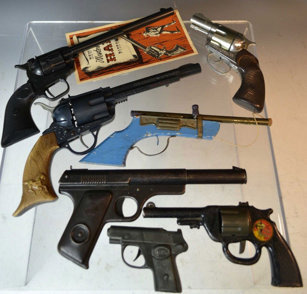 Grouping Of Vintage Cap Guns & Pistols: Grouping of vintage cap guns & pistols