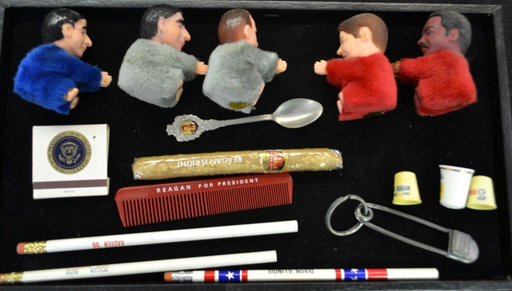 Bush, Mondale, Jackson, Regan political Memoribili: 2 Walter Mondale, George bush Sr., Jesse Jackson, Ronald Regan, Souvenir Spoon Regan Bubble gum cigar, Regan for president comb, 2 Ronald Regan thimble, regan\bush thimble, Ronald Regan key chain, ina