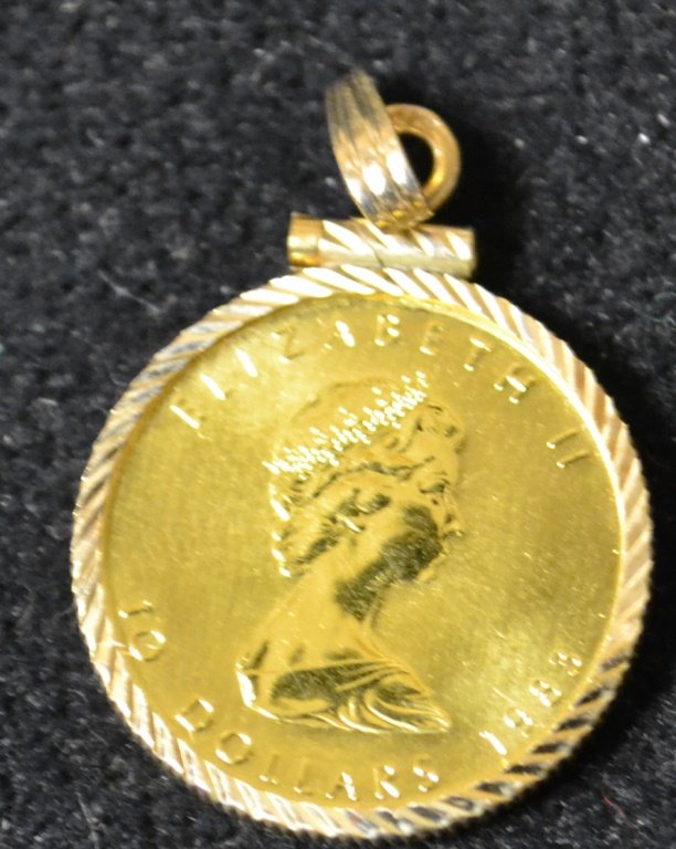 1983 $10 Gold Canada Maple Leaf .25oz: 1983 $10 Gold Canada Maple Leaf .25oz , converted into necklace and chain. *Note* Due to fraudulent transactions Keystone Auctions may require cash, money-order or wire transfers for gold, silver and