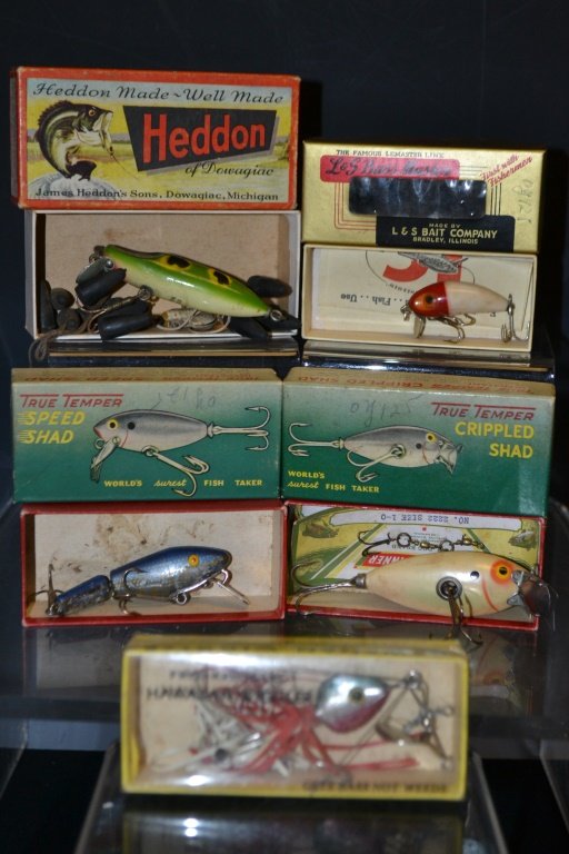 Five Vintage Fishing Lures Including Heddon: Collection of vintage fishing in original boxes; Heddon "Chugger", True Temper "Crippled Shad", True Temper "Speed Shad", Fred Arbocast "Hawiian Wiggler", ad L&S "Bass Master"