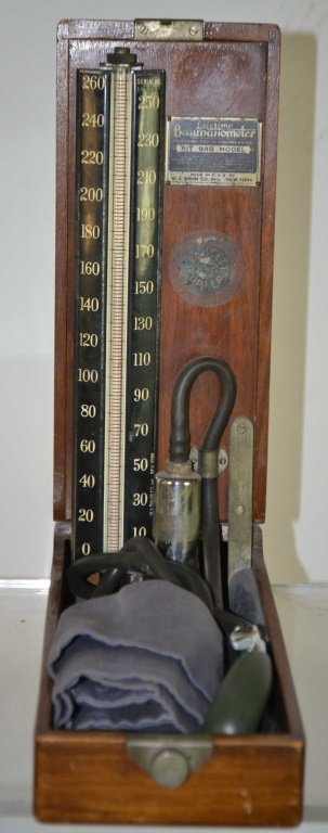Early Blood Pressure Test Kit in Oak Case (1 of 3)