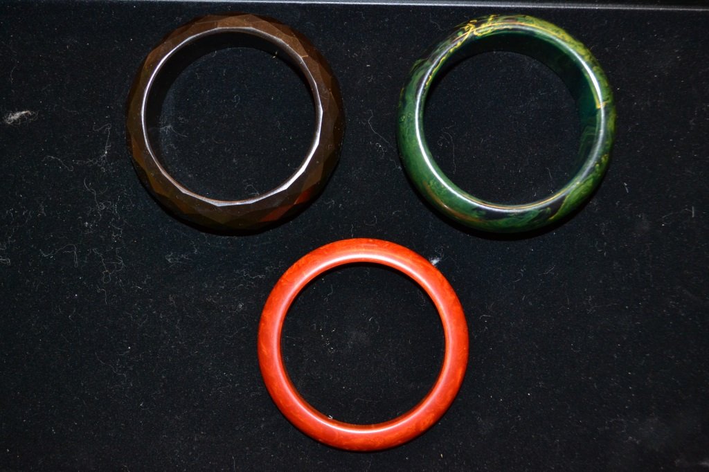 Three Bakelite Vintage Bracelets (1 of 2)