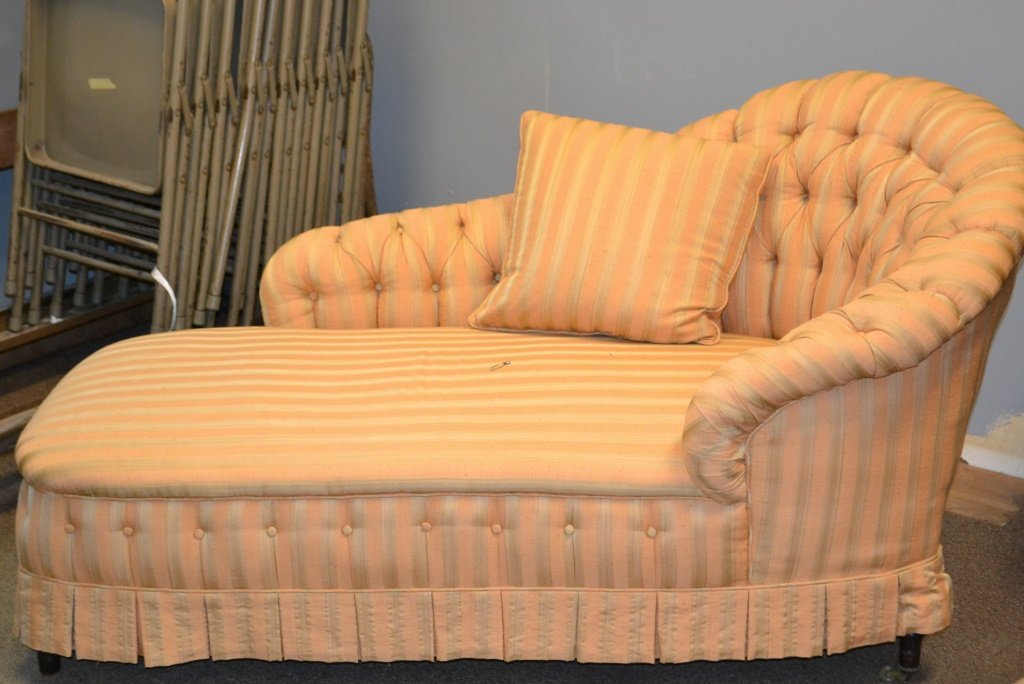 English Edwardian Fainting Couch: English Edwardian Fainting Couch Nicely upholstered. Measures 32 inches high, 29 wide, 60 deep
