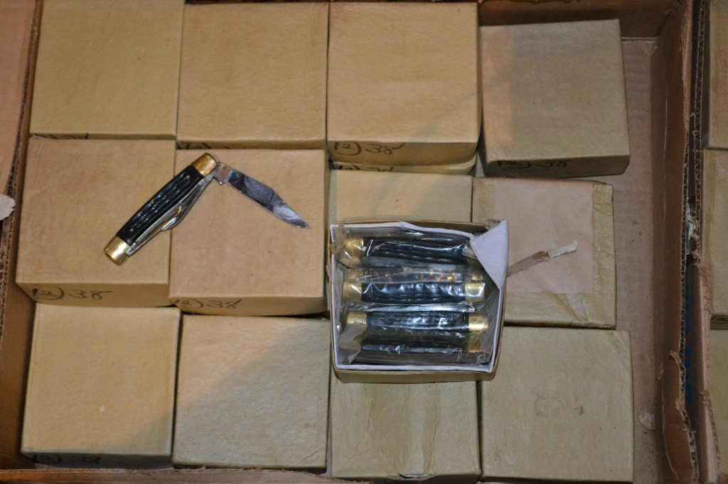 18 Dozen 3 Blade Pocket Knives (1 of 2)
