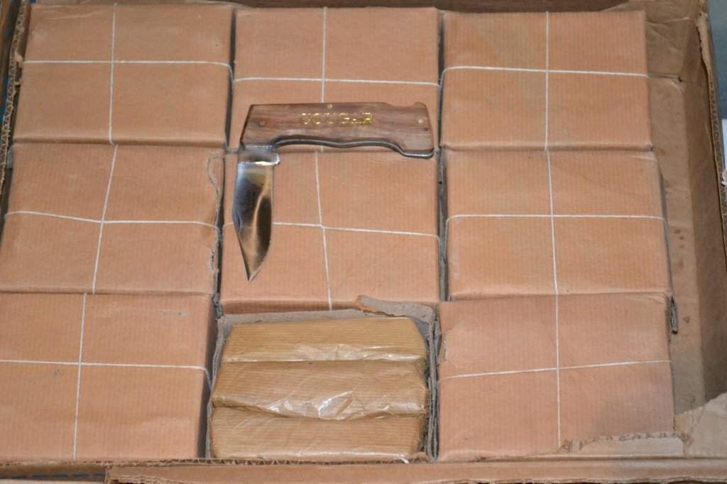 9 Dozen Cougar Folding Knives: 9 Dozen Cougar Folding Knives