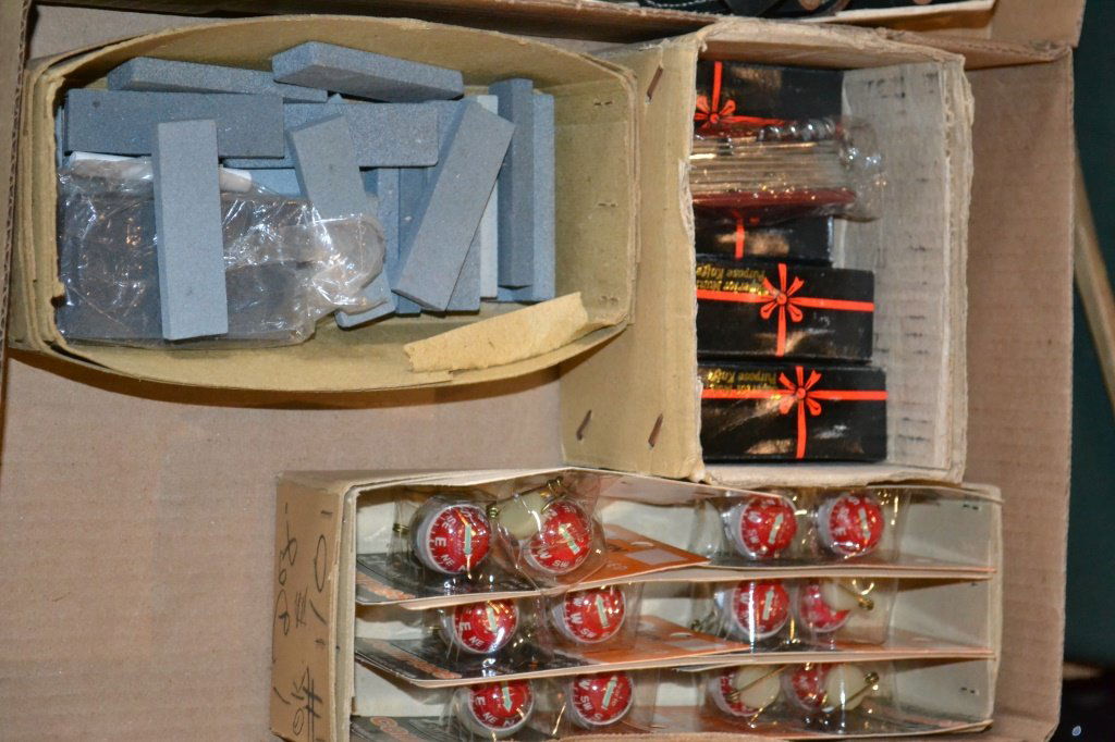 Approx. 8 Multi Tool knives, 12 Compass,& Others (1 of 1)