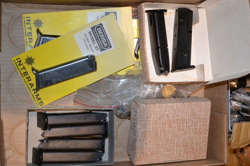 Misc. Amount Of Gun Clips as Seen in Photo: Misc. Amount Of Gun Clips as Seen in Photo