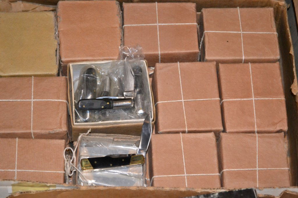 Approx. 24 Dozen Of Barlow Pocket Knives & Others (1 of 2)