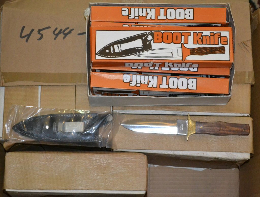 Approx. 15 Boot Knives w/ Sheaths (1 of 1)