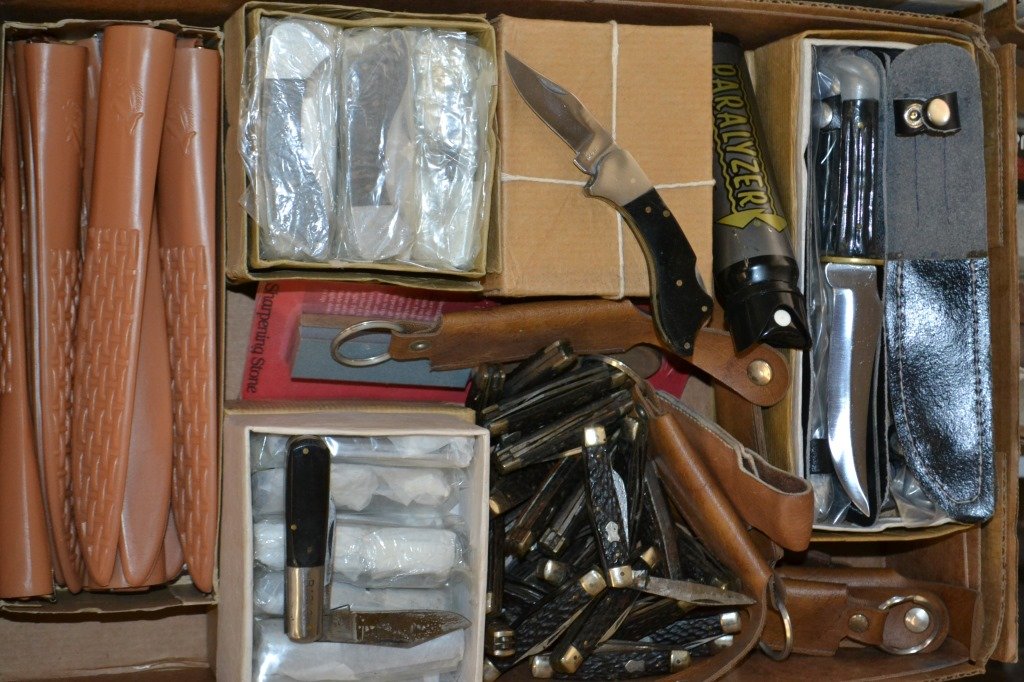 Lot of Pocket Knives & Sheaths As Seen In Photo (1 of 4)