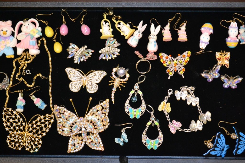 Tray Lot of Holiday Costume Jewelry: Tray Lot of Holiday Costume Jewelry including: Rhinestone Butterfly pin, bunny earrings, bracelet, and GP chain, etc.